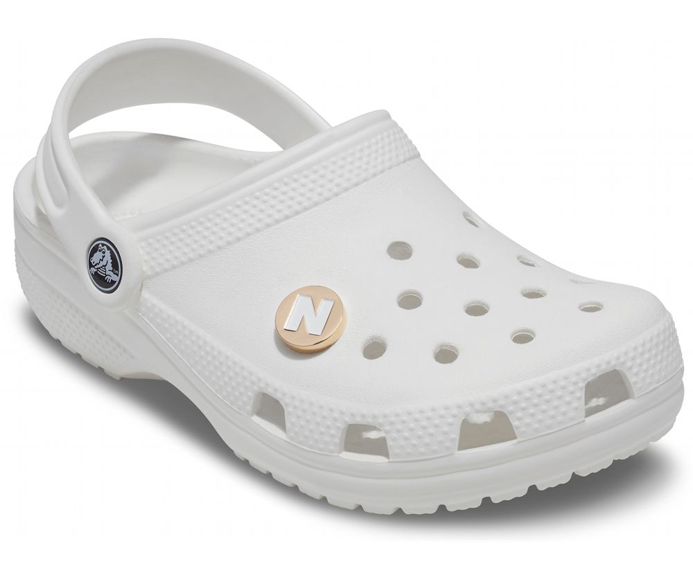 Crocs Letter N Jibbitz Dame Guld | 761-EKAUNS